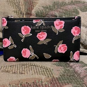 kate spade new york
Spencer Ditsy Rose Small Slim Bifold Wallet